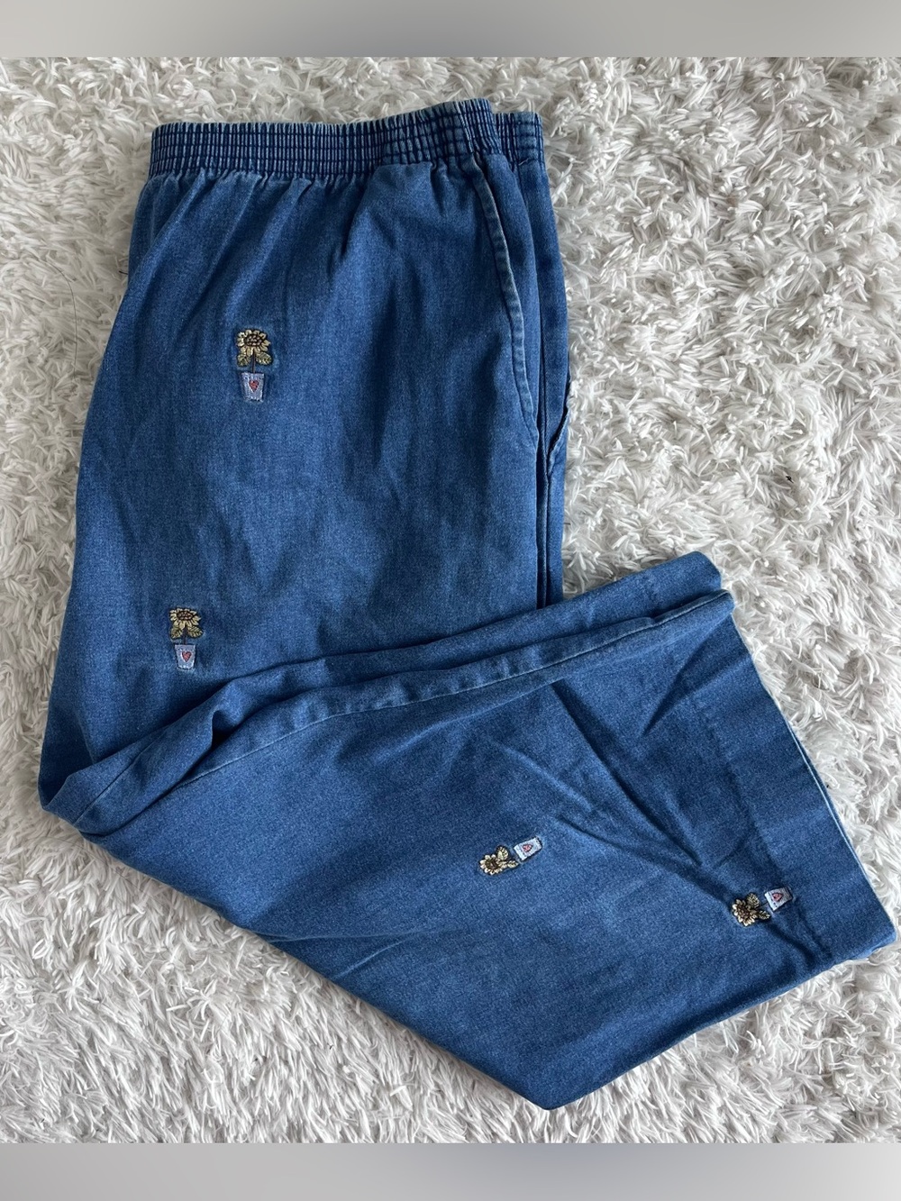 Alfred Dunner blue embroidered sunflower crop jeans with stretchy waistband